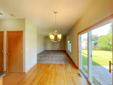 Living - 32671 Innetowne Ct, Lakemoor, IL 60051 photo 2 of 3