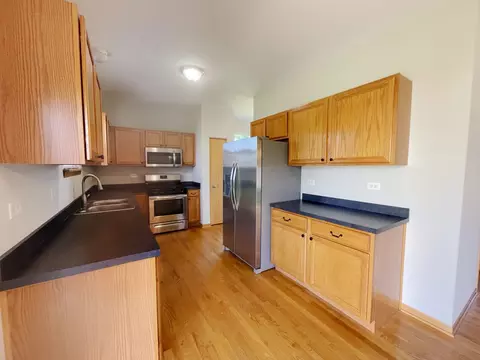 Kitchen - 32671 Innetowne Ct, Lakemoor, IL 60051 photo 1 of 2