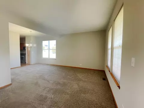 Living - 32671 Innetowne Ct, Lakemoor, IL 60051 photo 1 of 3