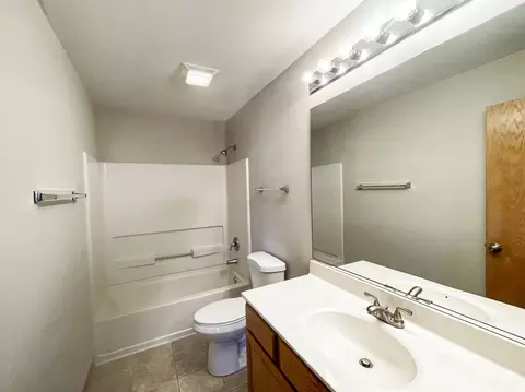 Bath - 32671 Innetowne Ct, Lakemoor, IL 60051 photo 3 of 3