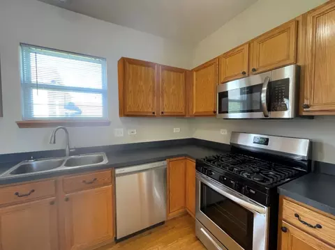 Kitchen - 32671 Innetowne Ct, Lakemoor, IL 60051 photo 2 of 2