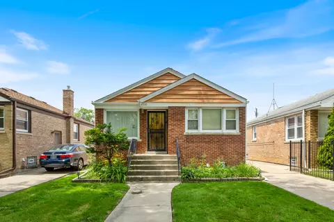 2930 N Kenosha Ave, Chicago, IL 60641