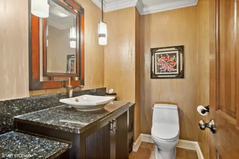 Bath - 1664 Brittany Ln, Hoffman Estates, IL 60192 photo 4 of 4