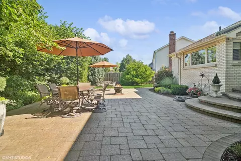 Exterior - 1664 Brittany Ln, Hoffman Estates, IL 60192 photo 3 of 6