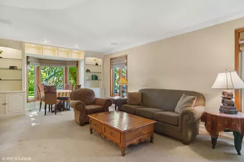 Living - 1664 Brittany Ln, Hoffman Estates, IL 60192 photo 2 of 2