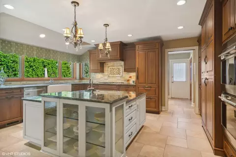 Kitchen - 1664 Brittany Ln, Hoffman Estates, IL 60192 photo 1 of 6