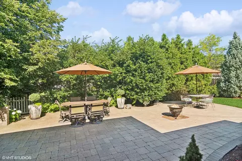Exterior - 1664 Brittany Ln, Hoffman Estates, IL 60192 photo 2 of 6