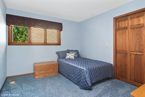 Bedroom - 1664 Brittany Ln, Hoffman Estates, IL 60192 photo 4 of 4