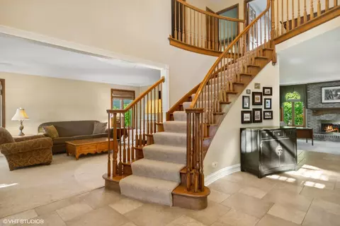 Entry Way - 1664 Brittany Ln, Hoffman Estates, IL 60192 photo 3 of 5