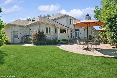 Exterior - 1664 Brittany Ln, Hoffman Estates, IL 60192 photo 6 of 6