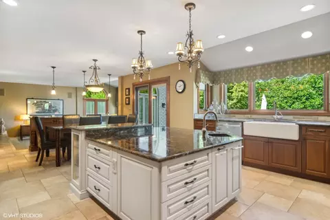 Kitchen - 1664 Brittany Ln, Hoffman Estates, IL 60192 photo 3 of 6