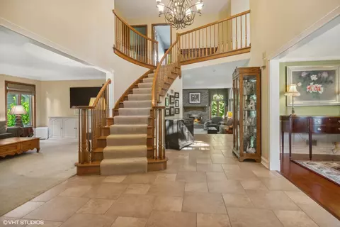 Entry Way - 1664 Brittany Ln, Hoffman Estates, IL 60192 photo 1 of 5
