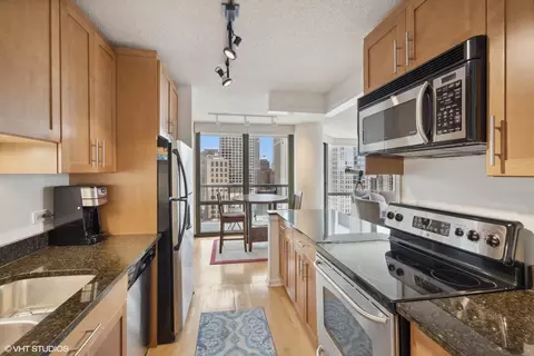111 W Maple St #1802, Chicago, IL 60610 photo 10
