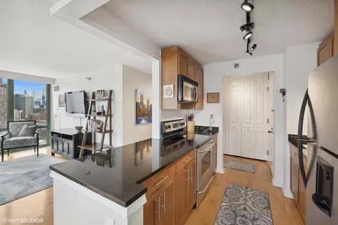111 W Maple St #1802, Chicago, IL 60610 photo 9