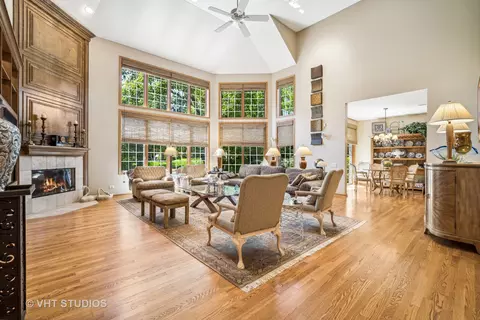 Living - 932 Edgebrook Ln, Northbrook, IL 60062 photo 1 of 3