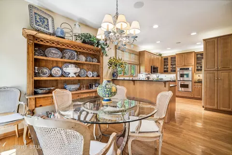 Dining - 932 Edgebrook Ln, Northbrook, IL 60062 photo 2 of 5