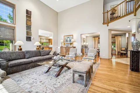 Living - 932 Edgebrook Ln, Northbrook, IL 60062 photo 2 of 3