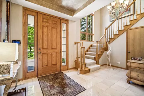 Entry Way - 932 Edgebrook Ln, Northbrook, IL 60062 photo 1 of 3