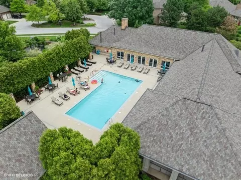 Exterior - 932 Edgebrook Ln, Northbrook, IL 60062 photo 6 of 9