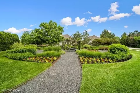 Exterior - 932 Edgebrook Ln, Northbrook, IL 60062 photo 3 of 9