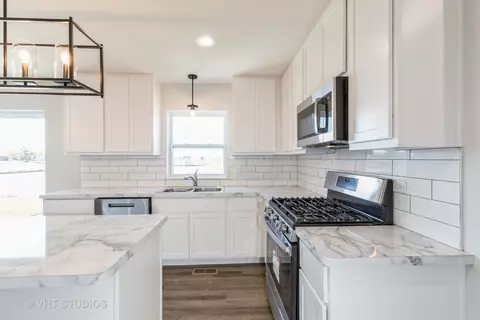 1384 Clifton Ave, Beecher, IL 60401 photo 3