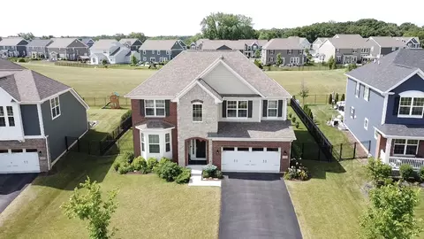 13885 Amelia Dr, Lemont, IL 60439