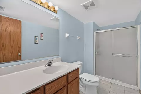 Bath - 6845 Forestview Dr #2D, Oak Forest, IL 60452 photo 1 of 2