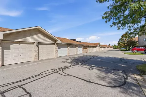 Exterior - 6845 Forestview Dr #2D, Oak Forest, IL 60452 photo 8 of 17