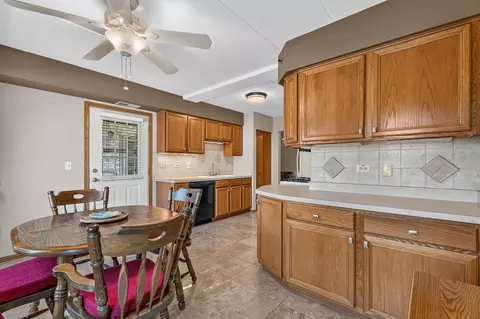 Kitchen - 6845 Forestview Dr #2D, Oak Forest, IL 60452 photo 8 of 8