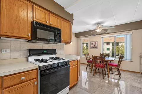 Kitchen - 6845 Forestview Dr #2D, Oak Forest, IL 60452 photo 7 of 8