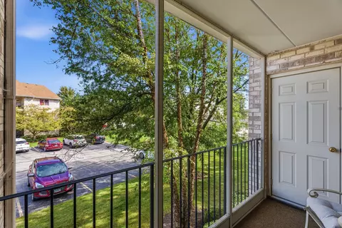 Exterior - 6845 Forestview Dr #2D, Oak Forest, IL 60452 photo 5 of 17