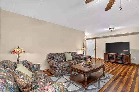 Living - 6845 Forestview Dr #2D, Oak Forest, IL 60452 photo 5 of 11