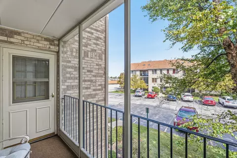 Exterior - 6845 Forestview Dr #2D, Oak Forest, IL 60452 photo 6 of 17