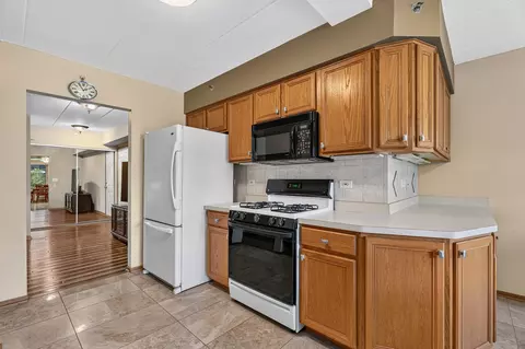 Kitchen - 6845 Forestview Dr #2D, Oak Forest, IL 60452 photo 3 of 8