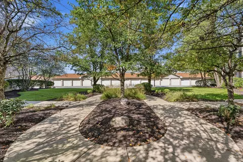 Exterior - 6845 Forestview Dr #2D, Oak Forest, IL 60452 photo 16 of 17