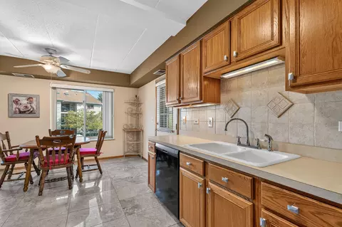 Kitchen - 6845 Forestview Dr #2D, Oak Forest, IL 60452 photo 6 of 8