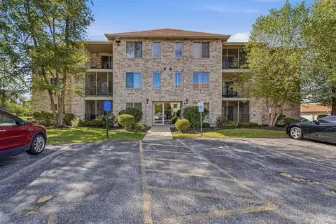 Exterior - 6845 Forestview Dr #2D, Oak Forest, IL 60452 photo 10 of 17
