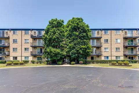 2420 E Brandenberry Ct #2A, Arlington Heights, IL 60004