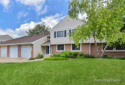 936 Hidden Lake Dr #936, Buffalo Grove, IL 60089