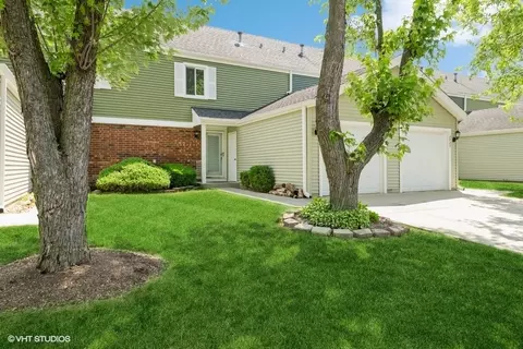 7727 Bolton Way, Hanover Park, IL 60133