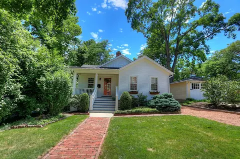 22 Campbell St, Geneva, IL 60134