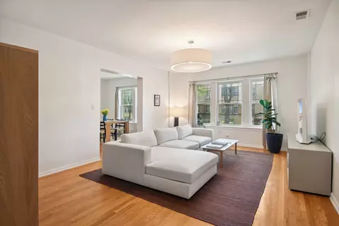 Living - 802 Dobson St #1, Evanston, IL 60202 photo 2 of 4