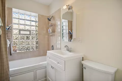Bath - 802 Dobson St #1, Evanston, IL 60202 photo 1 of 1