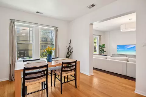 Dining - 802 Dobson St #1, Evanston, IL 60202 photo 1 of 2