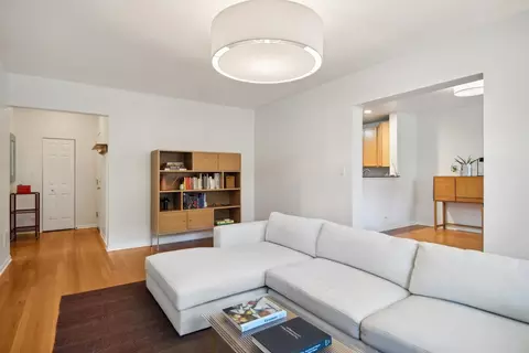 Living - 802 Dobson St #1, Evanston, IL 60202 photo 3 of 4