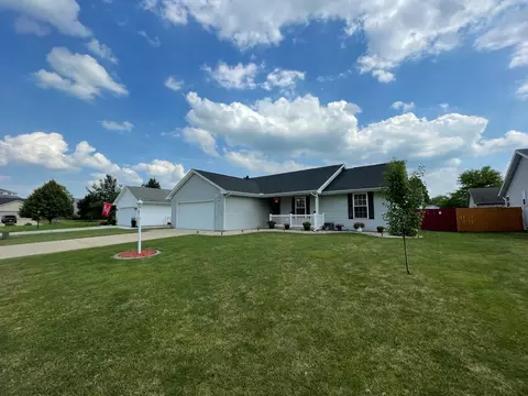 709 Northgate Dr, Saint Joseph, IL 61873