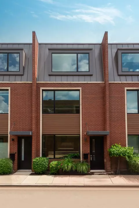 2739 W Prindiville St, Chicago, IL 60647