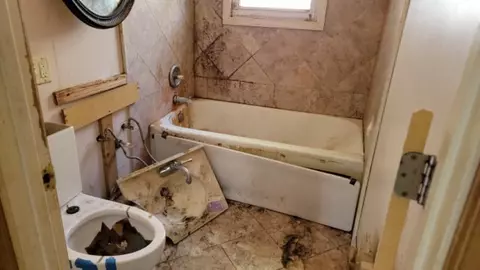 Bath - 14458 Sangamon St, Harvey, IL 60426 photo 2 of 2