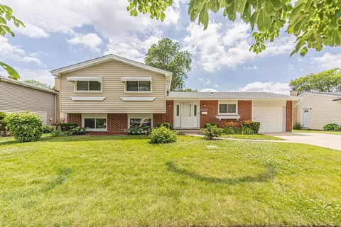 2333 N Champlain St, Arlington Heights, IL 60004