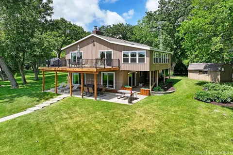 3202 N Bayview Ln, Mchenry, IL 60051